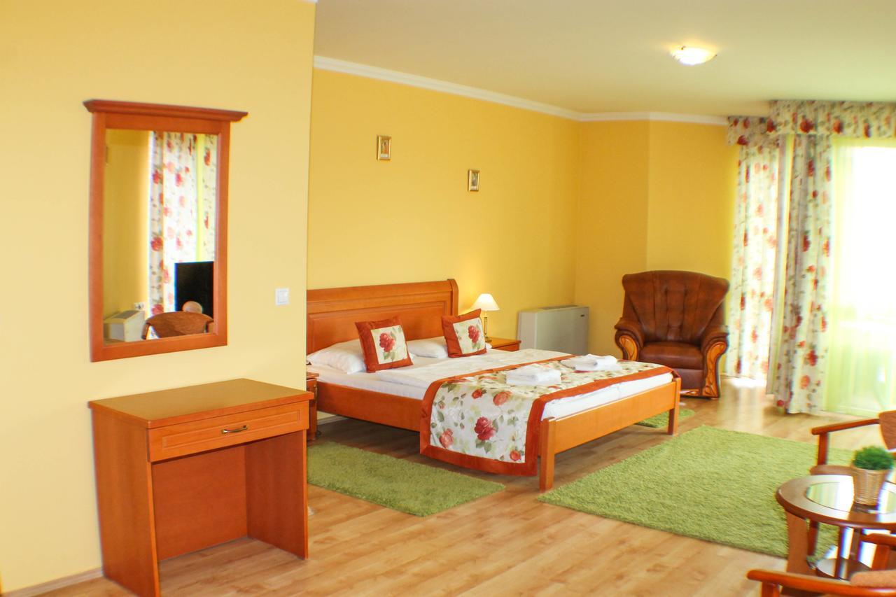 Hotel Jarja Hajdúszoboszló Exterior foto
